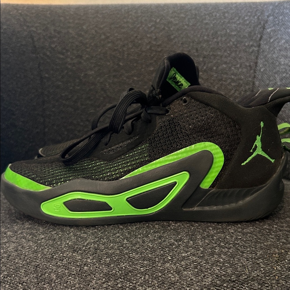 Jordan Kids Black and Green Sneakers